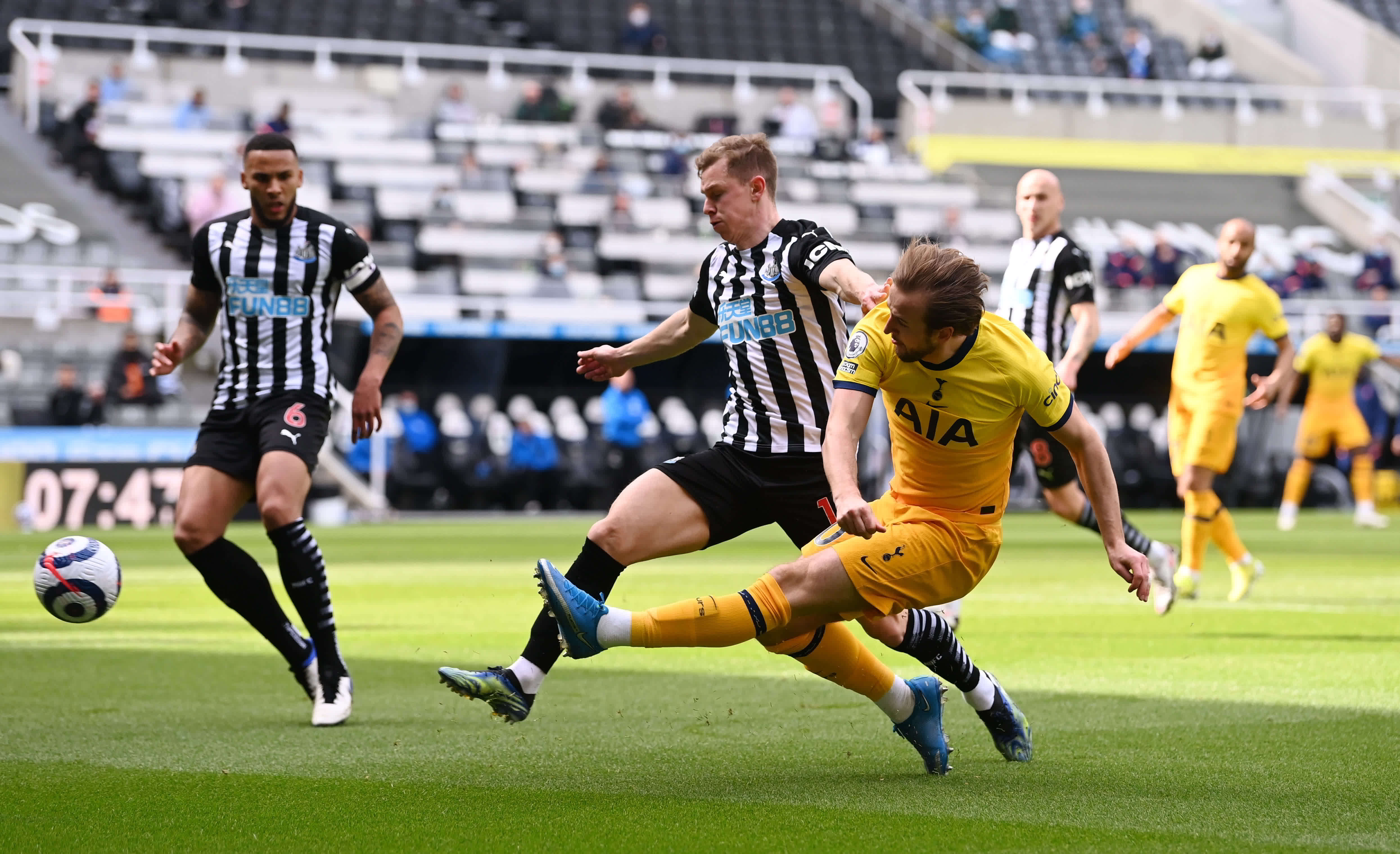 西蒙斯和丘 西蒙斯和丘